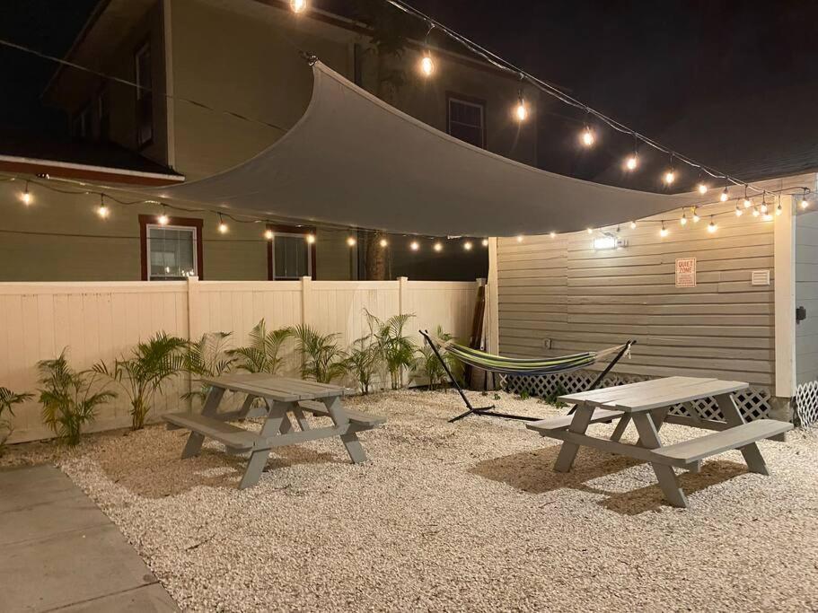 Chic Bungalow Apartment Steps From Armature Works & Downtown Riverwalk Tampa Exterior photo