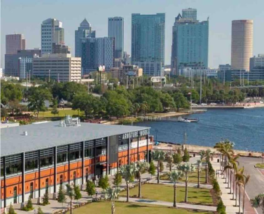 Chic Bungalow Apartment Steps From Armature Works & Downtown Riverwalk Tampa Exterior photo
