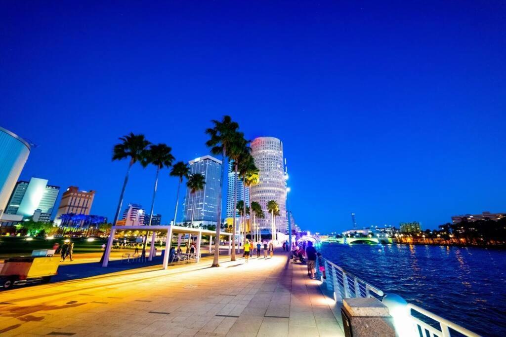 Chic Bungalow Apartment Steps From Armature Works & Downtown Riverwalk Tampa Exterior photo