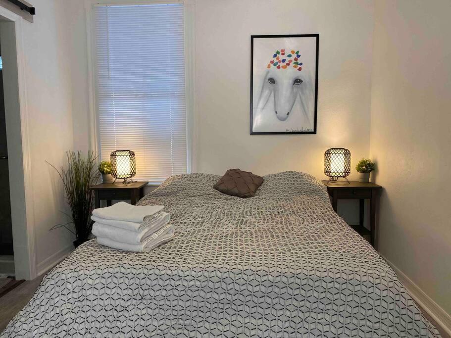 Chic Bungalow Apartment Steps From Armature Works & Downtown Riverwalk Tampa Exterior photo