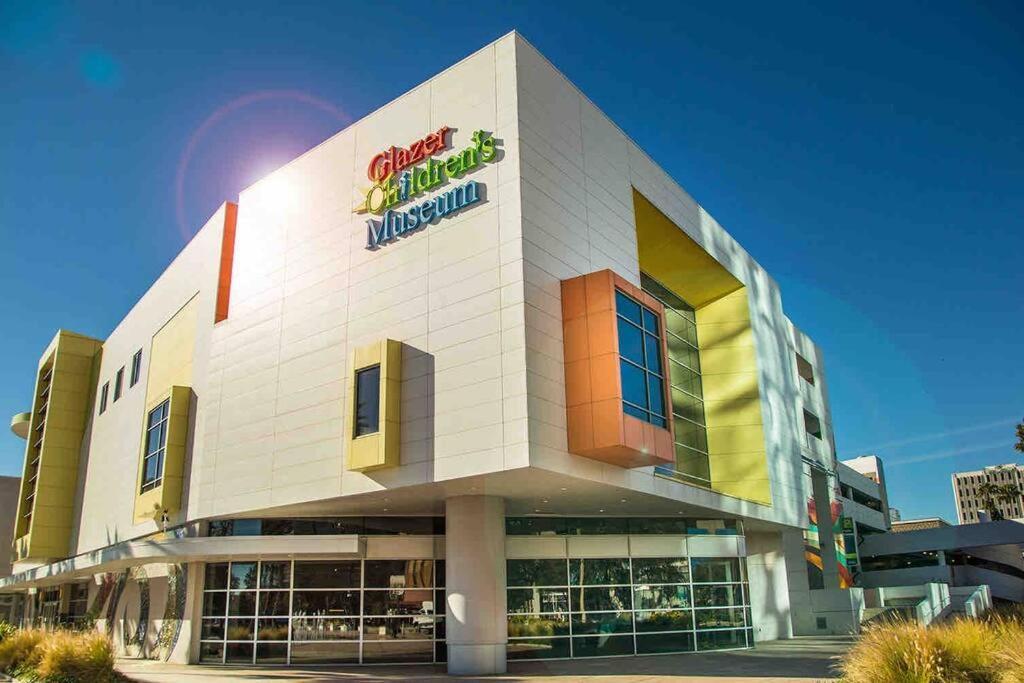 Chic Bungalow Apartment Steps From Armature Works & Downtown Riverwalk Tampa Exterior photo