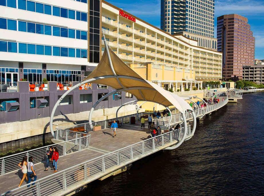 Chic Bungalow Apartment Steps From Armature Works & Downtown Riverwalk Tampa Exterior photo